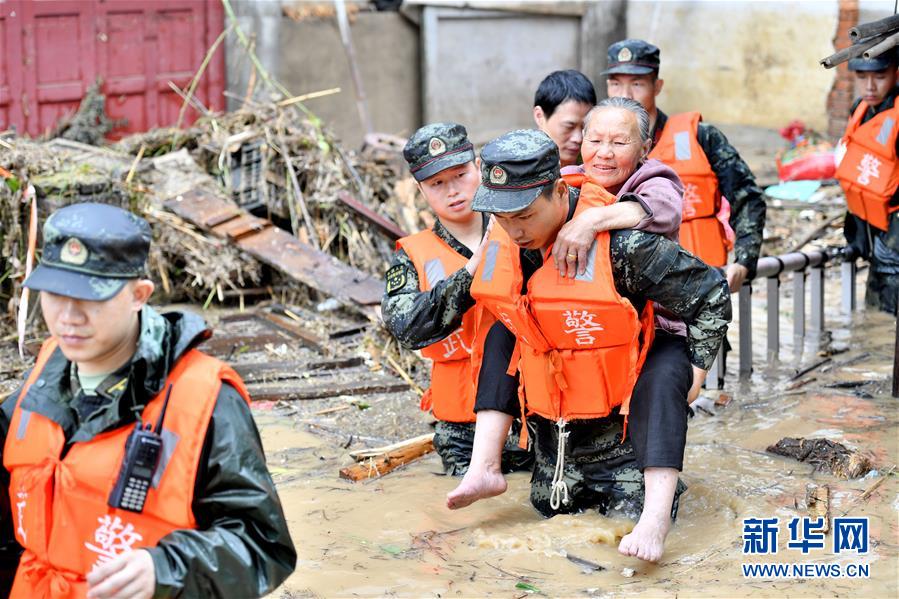 （新華全媒頭條·圖文互動）（5）沿著中國特色強軍之路闊步前進——黨中央、中央軍委領(lǐng)導(dǎo)推進國防和軍隊建設(shè)70年紀(jì)實