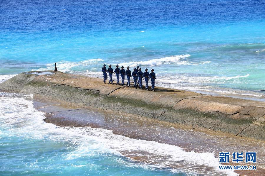 （新華全媒頭條·圖文互動）（10）沿著中國特色強軍之路闊步前進——黨中央、中央軍委領(lǐng)導(dǎo)推進國防和軍隊建設(shè)70年紀(jì)實