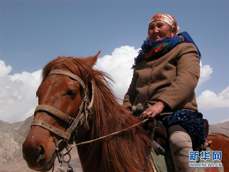 （壯麗70年·奮斗新時(shí)代——共和國(guó)榮光·圖文互動(dòng)）（3）中國(guó)，一生的守護(hù)——記“人民楷模”國(guó)家榮譽(yù)稱號(hào)獲得者布茹瑪汗·毛勒朵