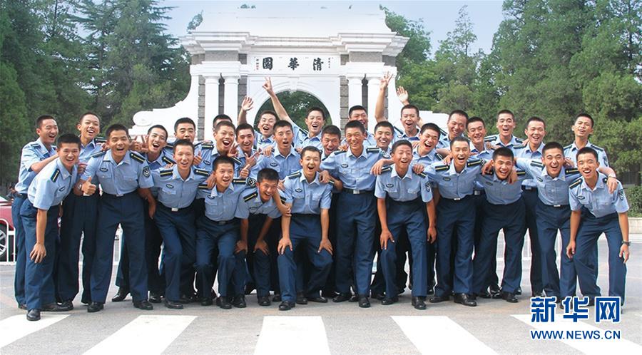 （人民空軍70年·圖文互動）（5）我愛祖國的藍(lán)天——空軍強(qiáng)軍主題紀(jì)念封8張“同框照”背后的故事 