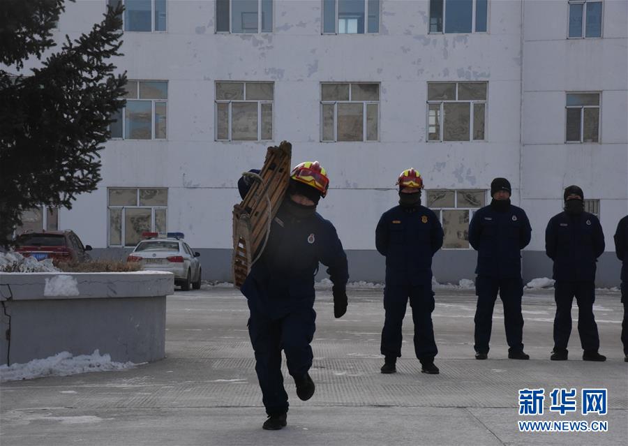 （走基層 聽民聲·圖文互動）（5）皚皚白雪中的一抹“火焰藍(lán)”——走近中國最北消防員