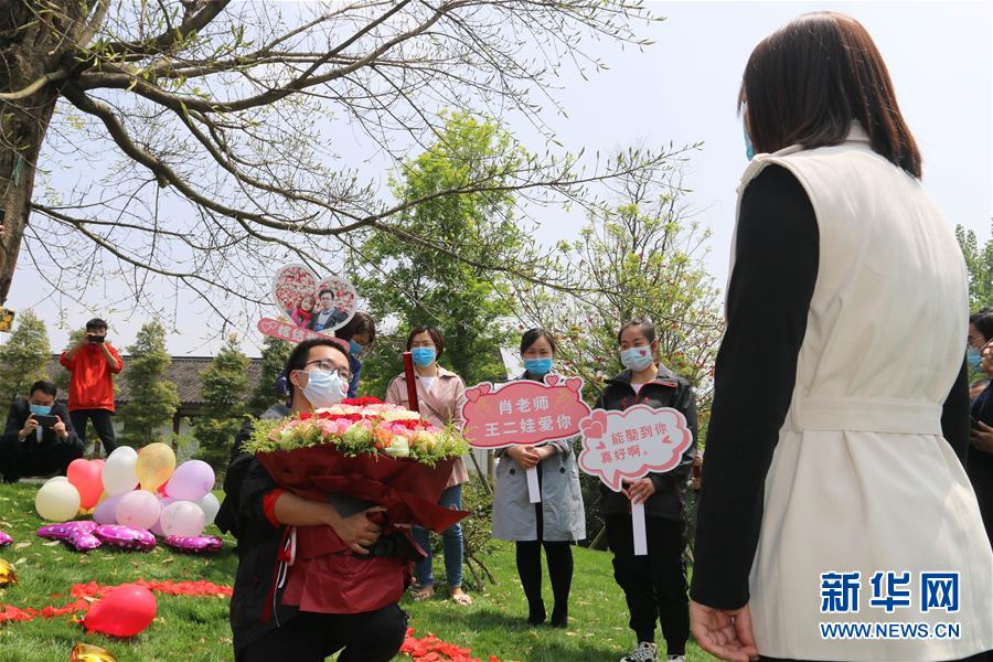 （新華全媒頭條·圖文互動）（13）“我看不見你的樣子，但我知道你是誰”——寫在國際護士節(jié)來臨之際