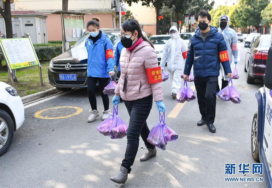 （新華全媒頭條·圖文互動）（10）“始終把人民群眾生命安全和身體健康放在第一位”——中國抗疫彰顯“生命至上、人民至上”理念