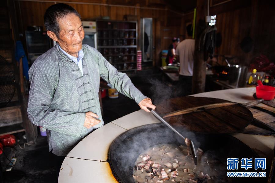 （新華全媒頭條·走向我們的小康生活·圖文互動）（8）那山，那人，那苗寨——十八洞村三代人的奮斗史