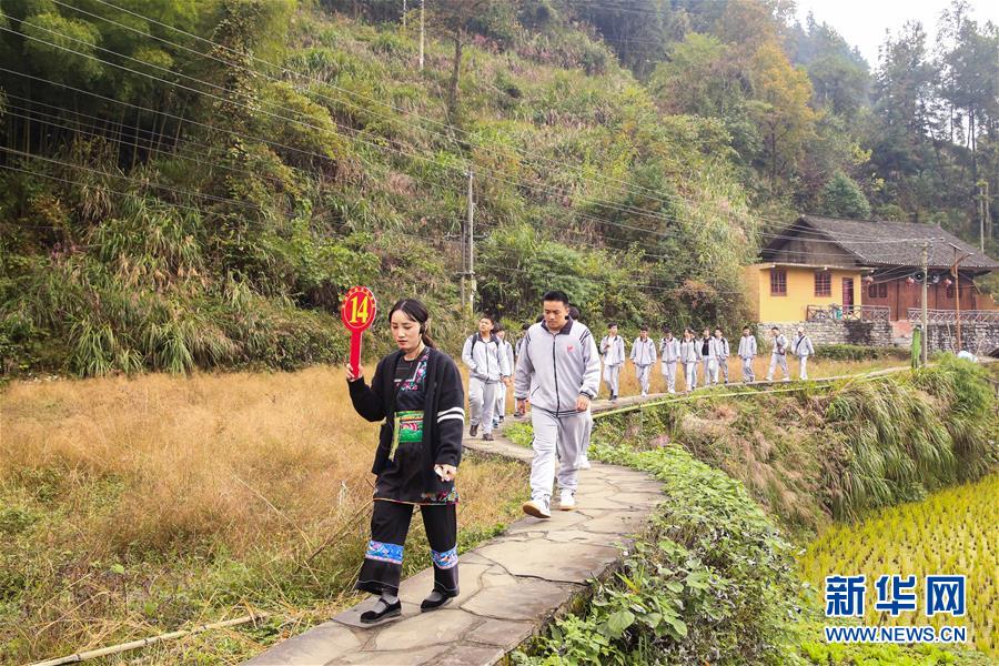 （在習(xí)近平新時(shí)代中國(guó)特色社會(huì)主義思想指引下——新時(shí)代新作為新篇章·習(xí)近平總書記關(guān)切事·圖文互動(dòng)）（3）精準(zhǔn)扶貧7年，十八洞村“長(zhǎng)”出10余種新職業(yè)