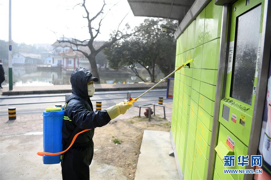 （在習(xí)近平新時代中國特色社會主義思想指引下——新時代新作為新篇章·習(xí)近平總書記關(guān)切事·圖文互動）（3）當(dāng)億萬只手緊握在一起……——戰(zhàn)“疫”一線感受中國力量