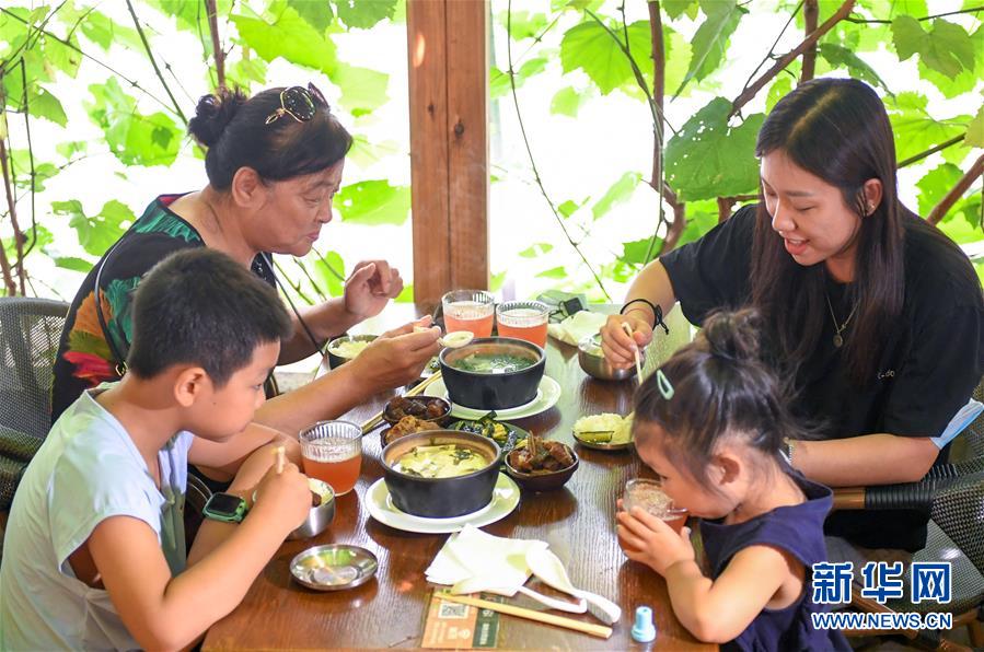 （在習(xí)近平新時代中國特色社會主義思想指引下——新時代新作為新篇章·習(xí)近平總書記關(guān)切事·圖文互動）（6）珍惜盤中餐，狠剎浪費(fèi)風(fēng)——各地積極行動堅決制止餐飲浪費(fèi)