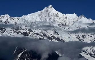 云上梅里雪山