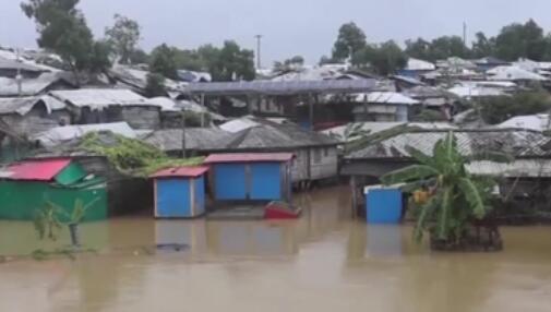 天災(zāi)！暴雨傾盆 孟加拉國(guó)難民村30萬(wàn)人被困