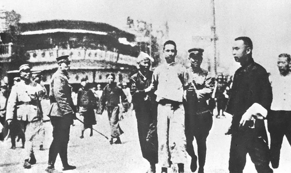 1927年4月12日 “四?一二”反革命政變，國民黨反動派捕殺大批共產(chǎn)黨員和工人、學(xué)生、群眾