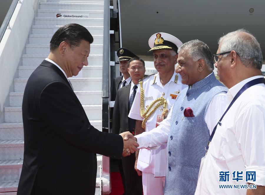 10月15日，國家主席習近平抵達印度果阿，應(yīng)印度總理莫迪邀請，出席金磚國家領(lǐng)導人第八次會晤。 新華社記者蘭紅光攝 