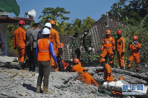 （國際）（1）印尼龍目島地震死亡人數(shù)上升至98人